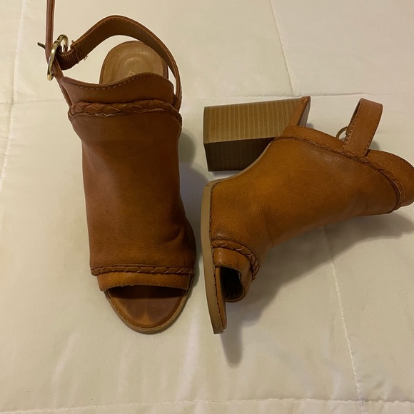 Chunky heel sandal - Picture 2 of 3